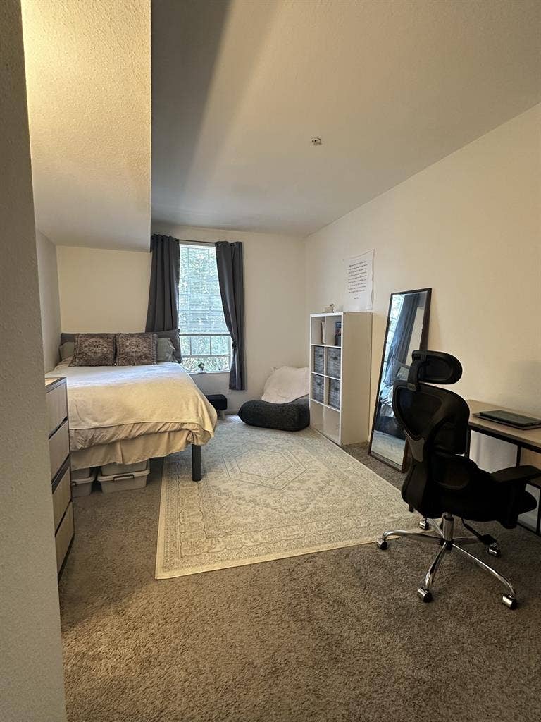 subleasing for a female roommate!