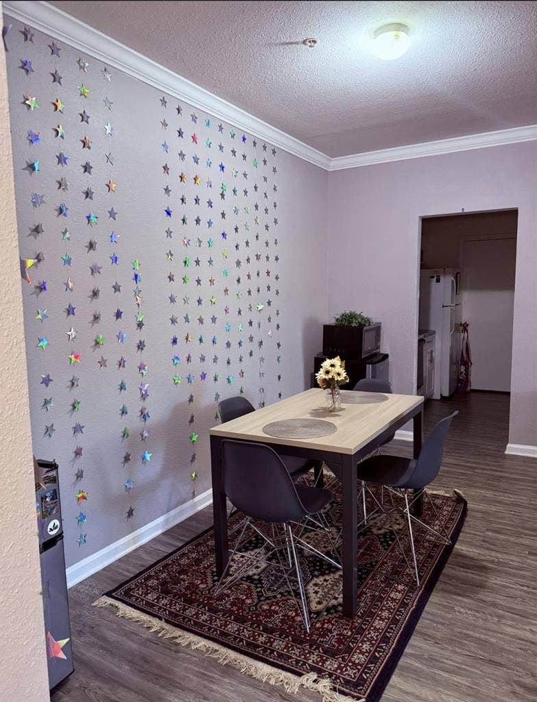 subleasing for a female roommate!
