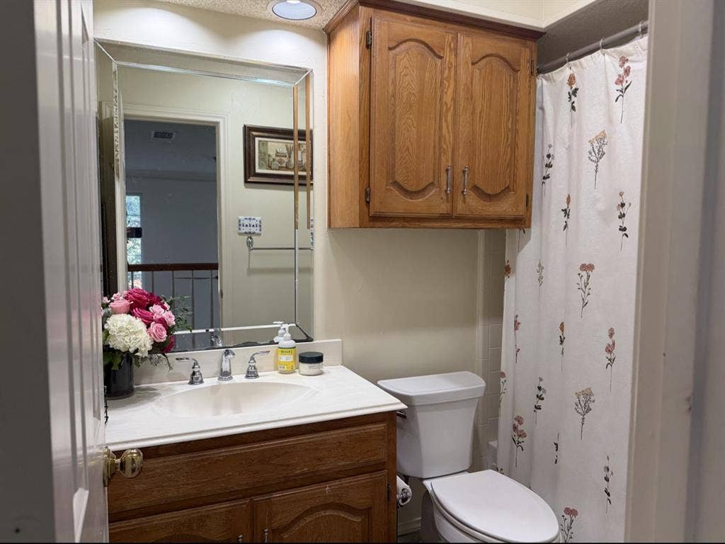 Unfurnished bedroom for rent