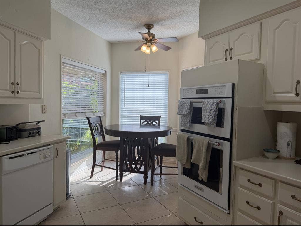 Unfurnished bedroom for rent
