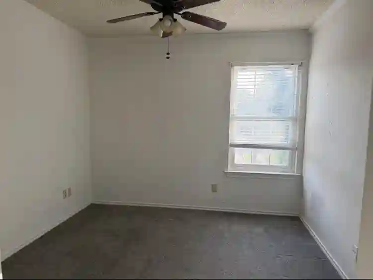 Unfurnished bedroom for rent