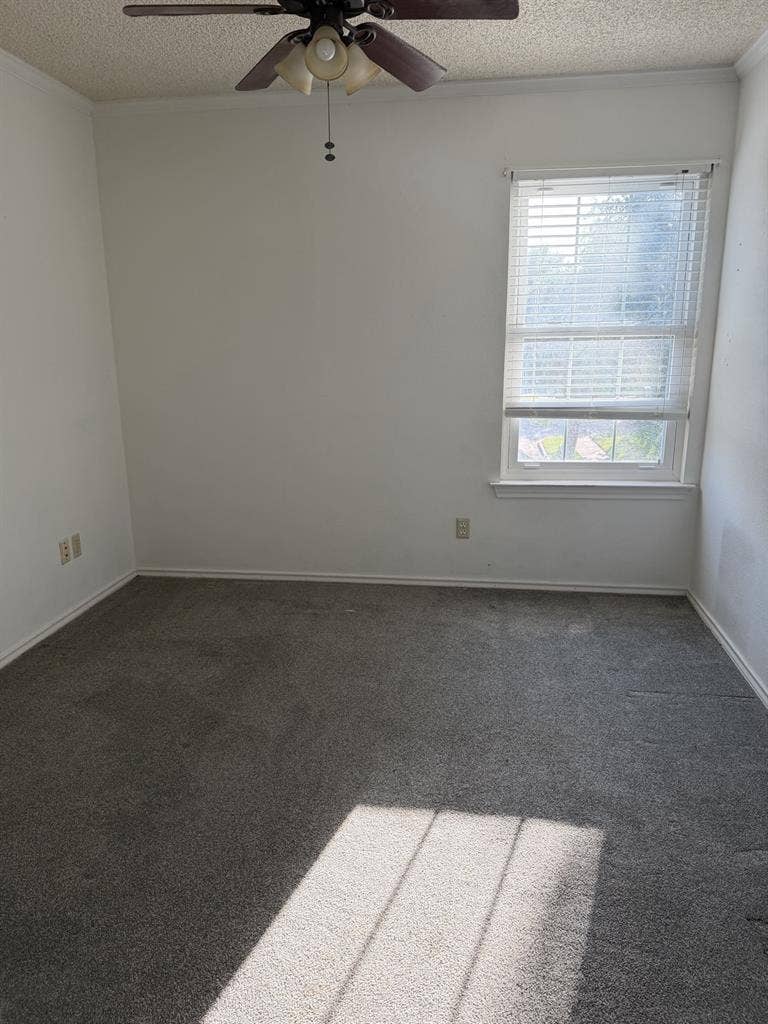 Unfurnished bedroom for rent