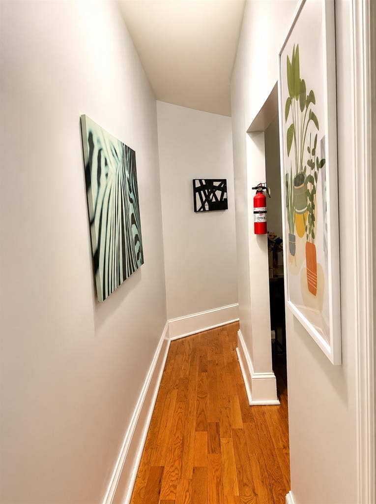 $825 room available
