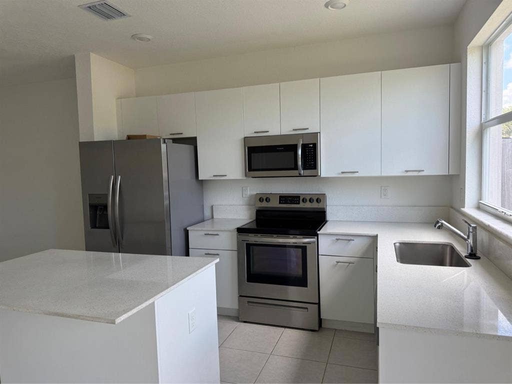 Furnished sublet short term rental