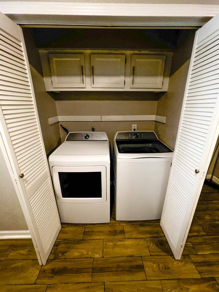 Rooms available near Bush Airport