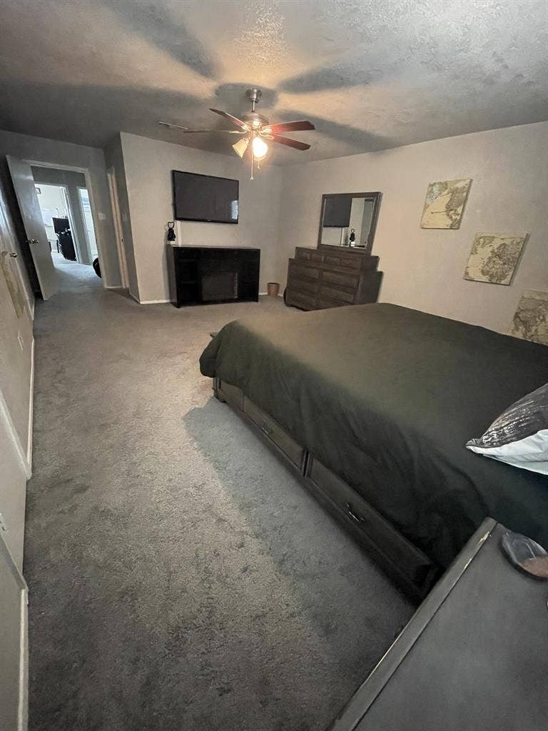 Rooms available near Bush Airport