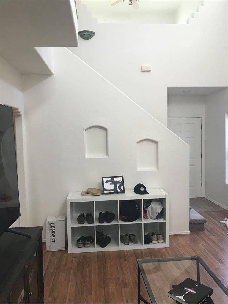 Room for rent w/pool & utilities