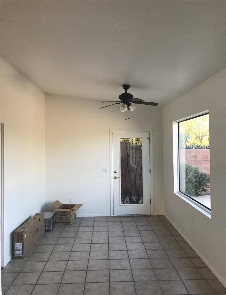 Room for rent w/pool & utilities