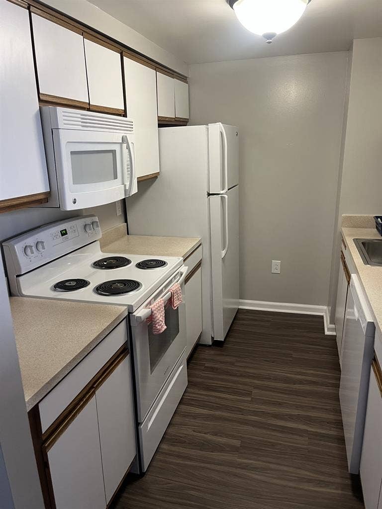🏠 Looking for a roommate
