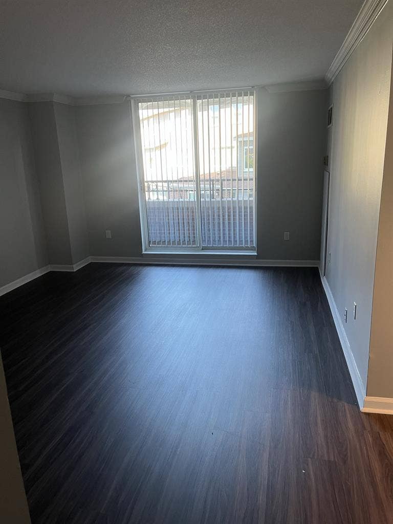 🏠 Looking for a roommate