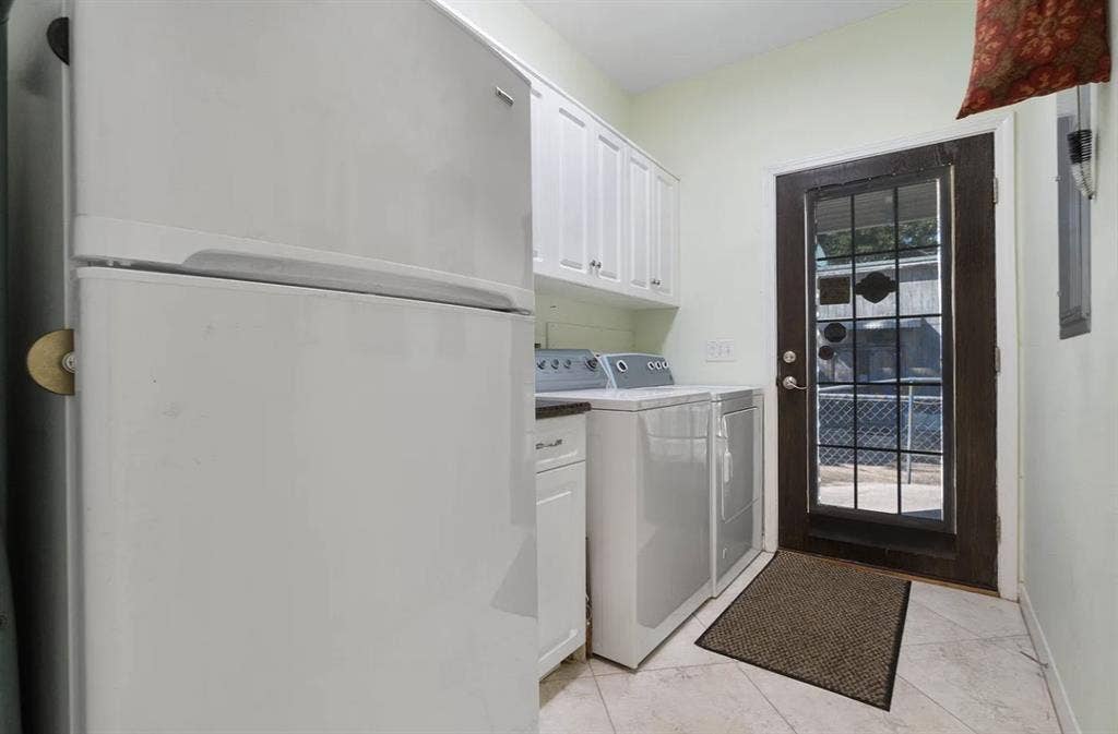 1 Room for rent 1500 has pool