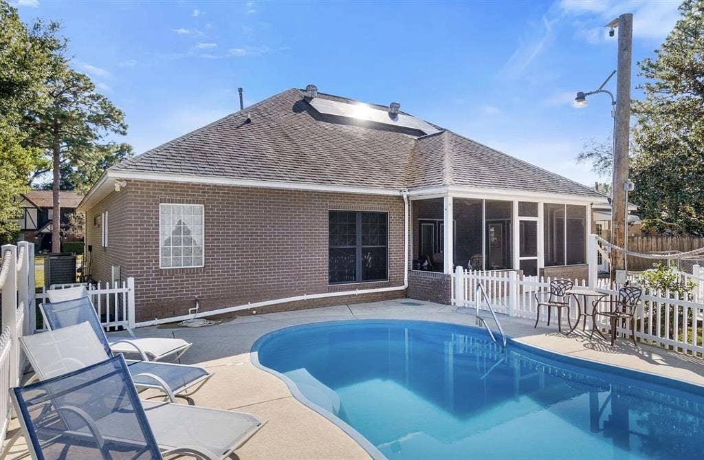 1 Room for rent 1500 has pool