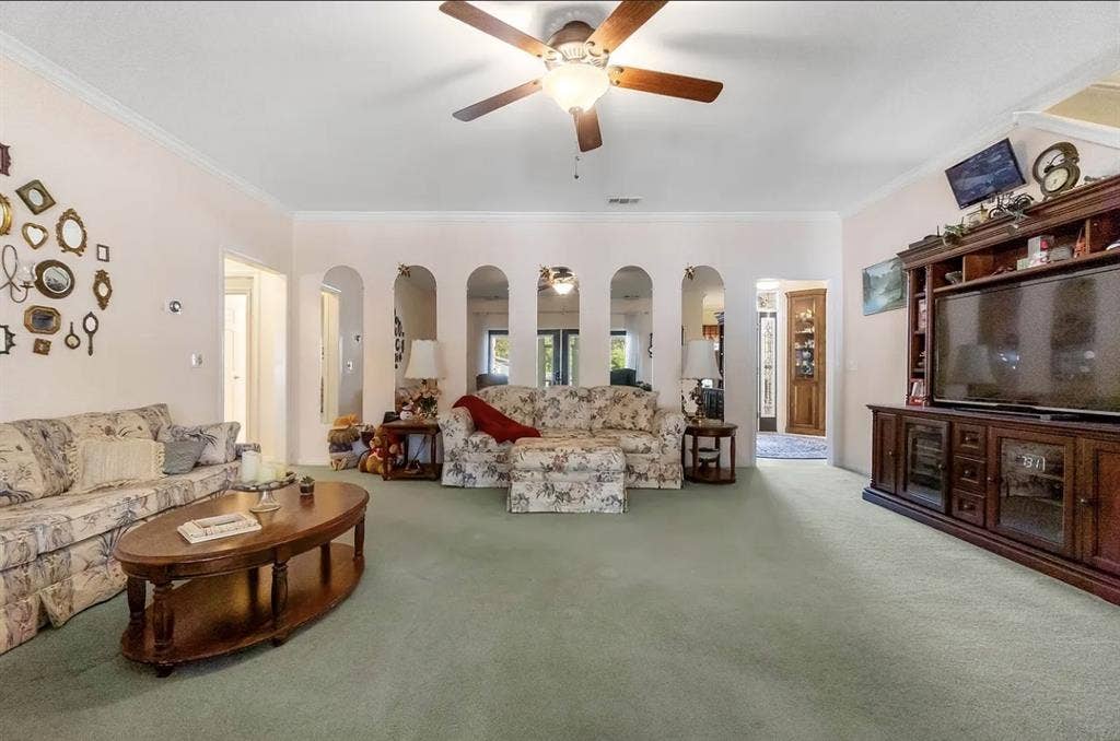 1 Room for rent 1500 has pool