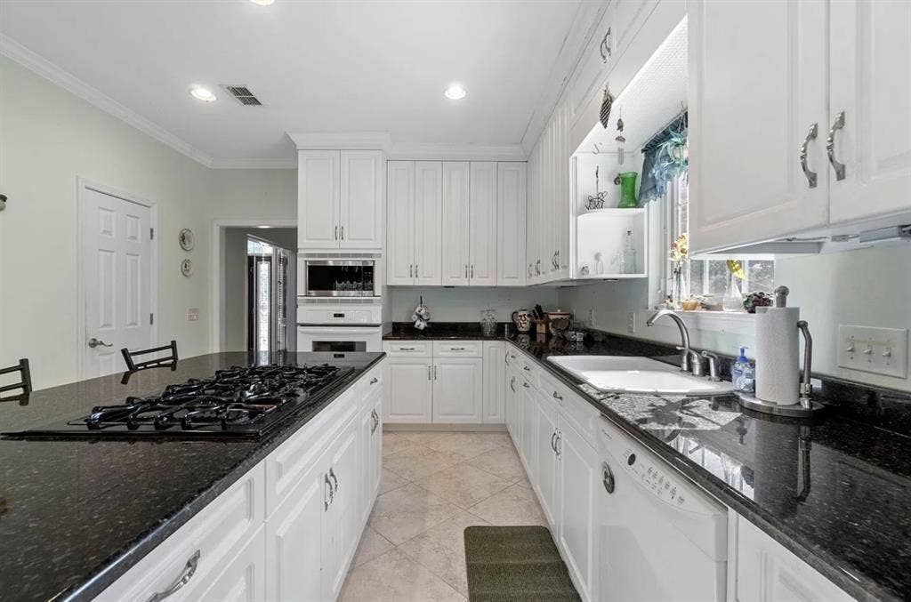 1 Room for rent 1500 has pool