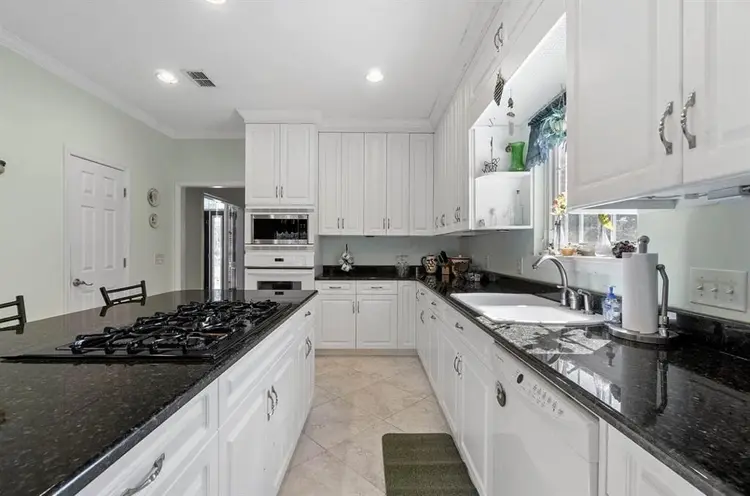 1 Room for rent 1500 has pool