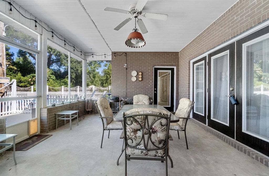 1 Room for rent 1500 has pool