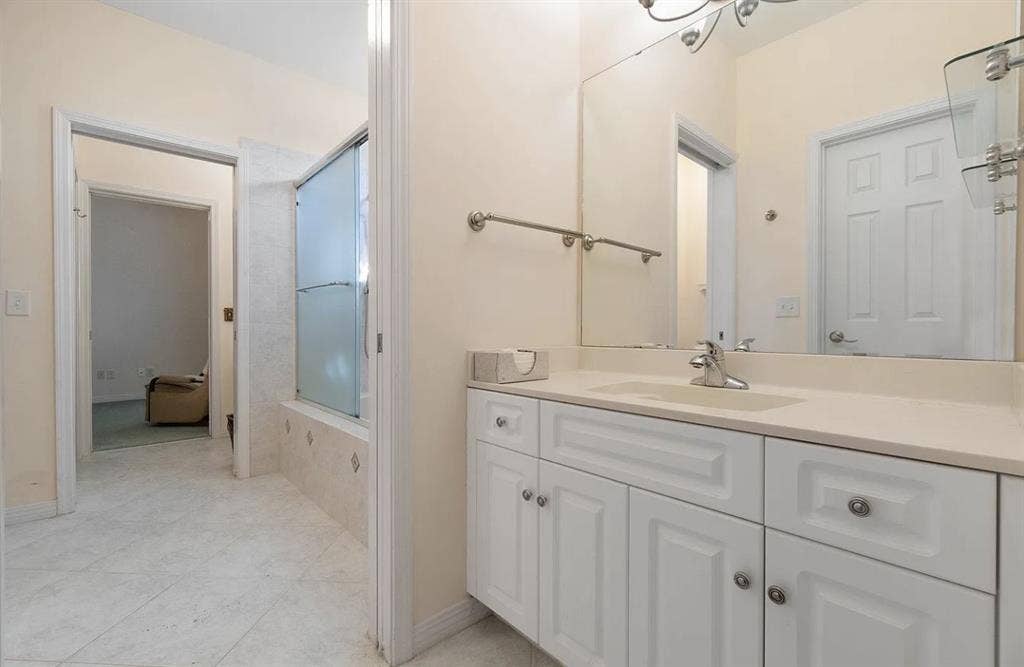 1 Room for rent 1500 has pool