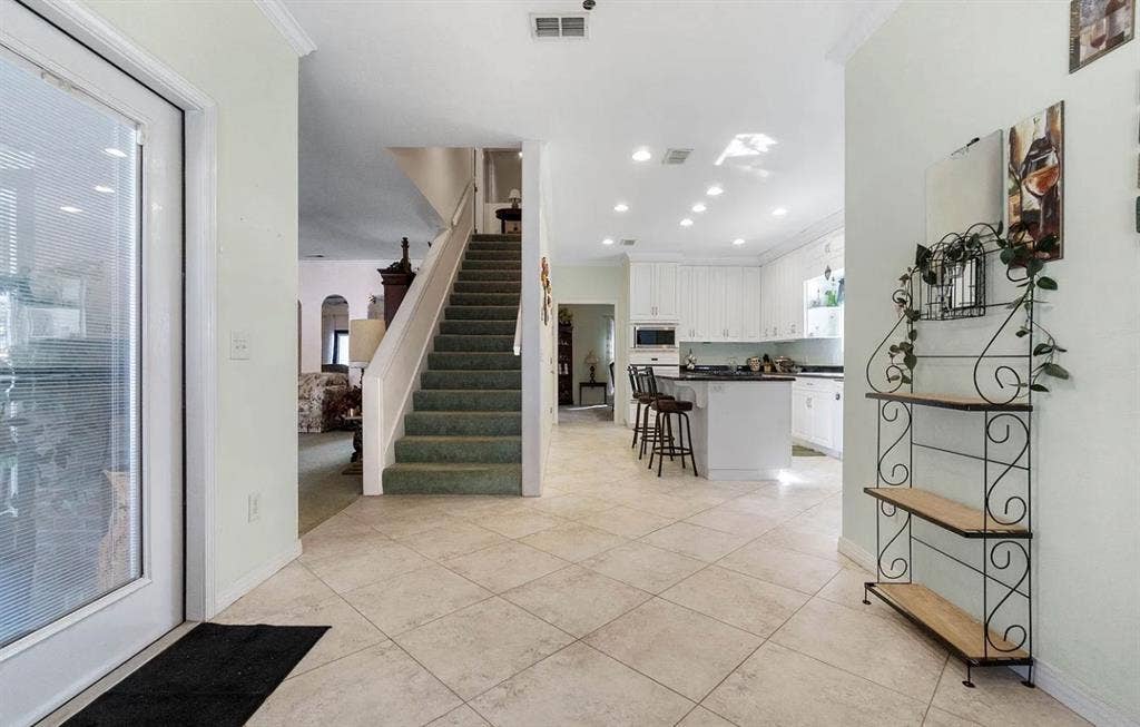 1 Room for rent 1500 has pool