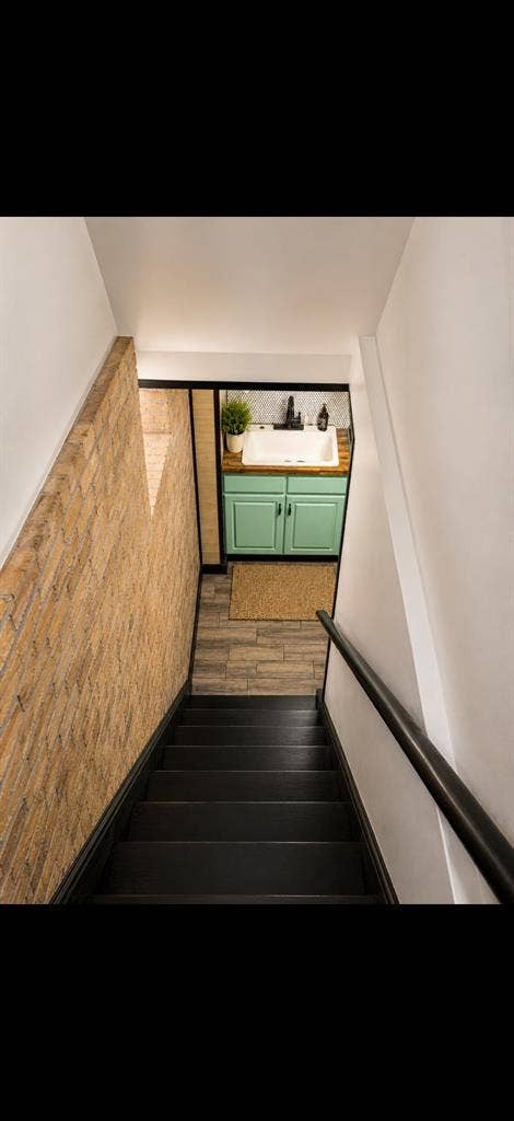Studio apartment w/ full kit & bath