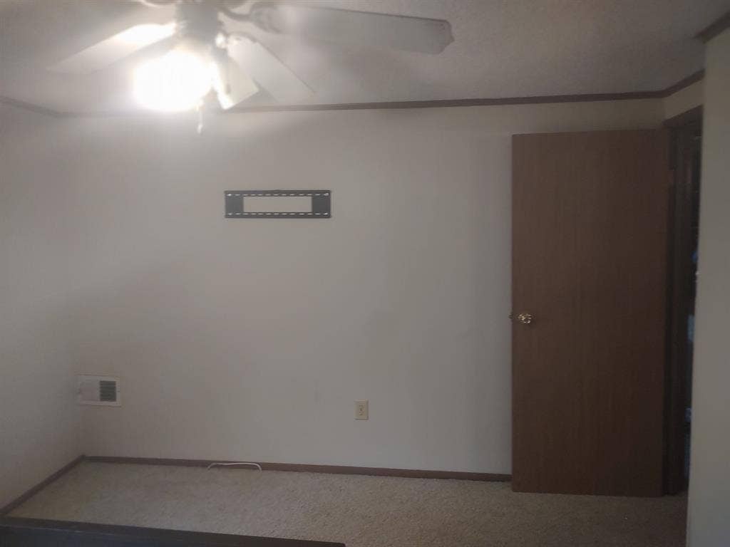 Room W/shared bathroom and kitchen