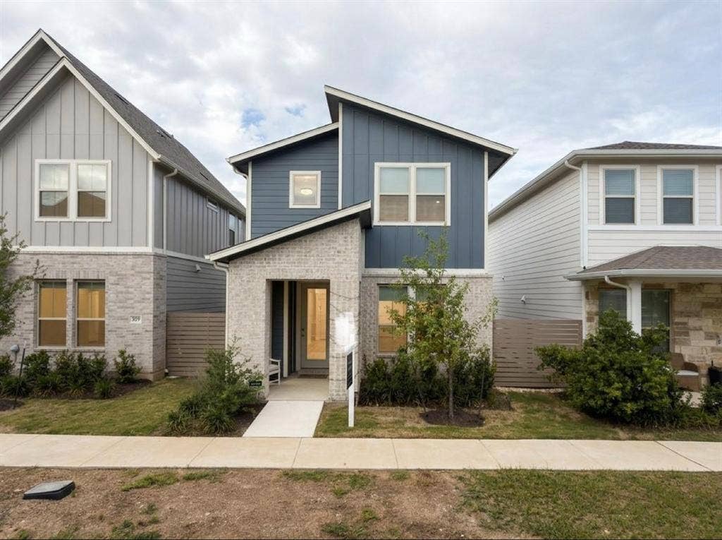 2 Bed 2.5 Bath New Home with Yard