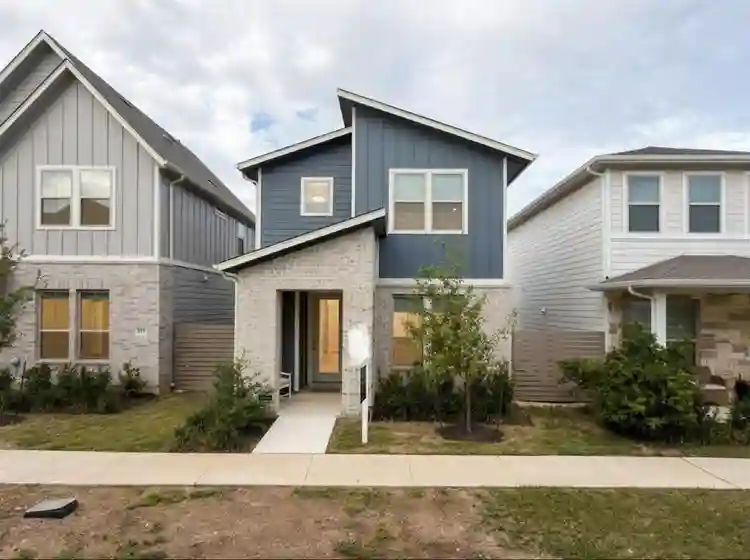 2 Bed 2.5 Bath New Home with Yard