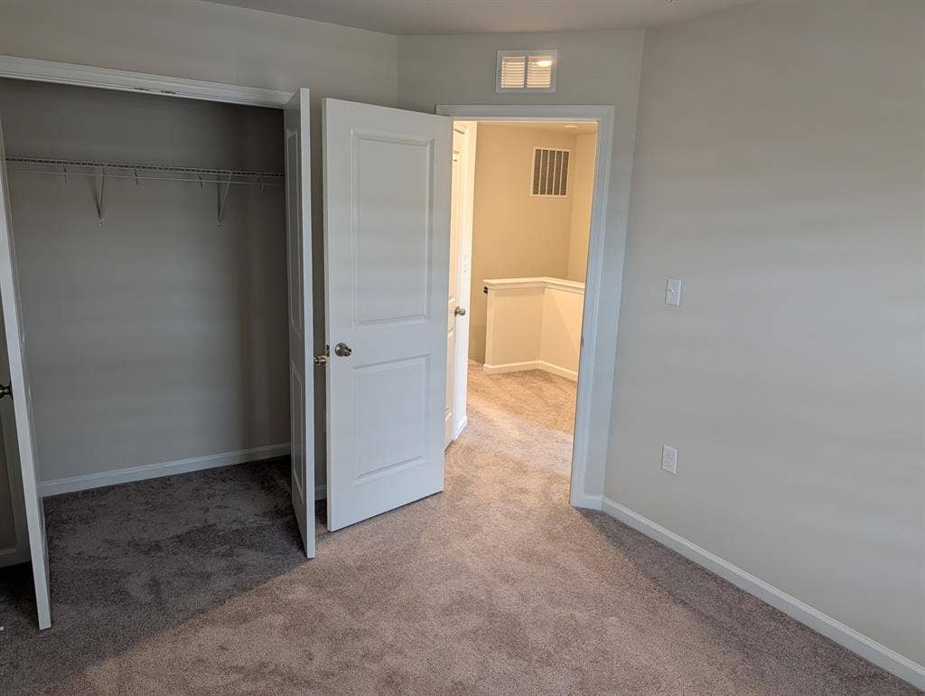 PRIVATE ROOM WITH PRIVATE BATHROOM