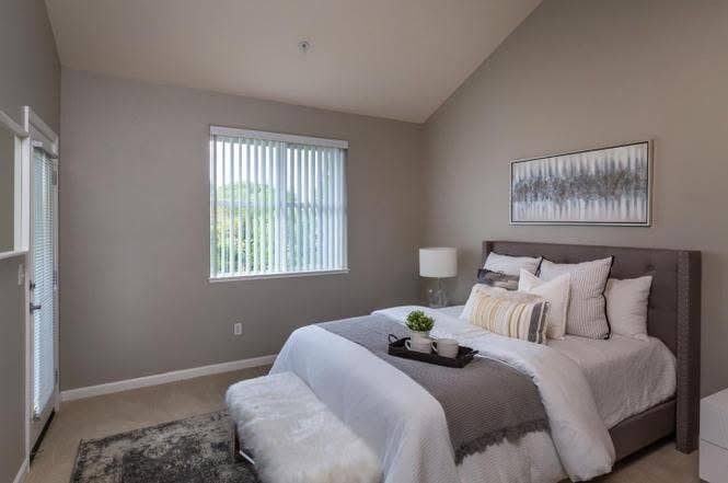 Looking for roommate