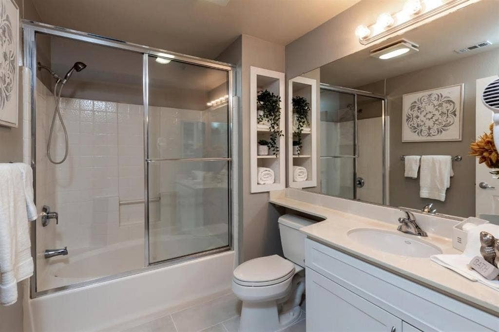 Looking for roommate