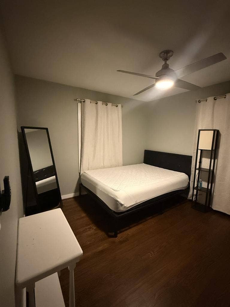 Roommate needed / 3 bedroom 2 bath