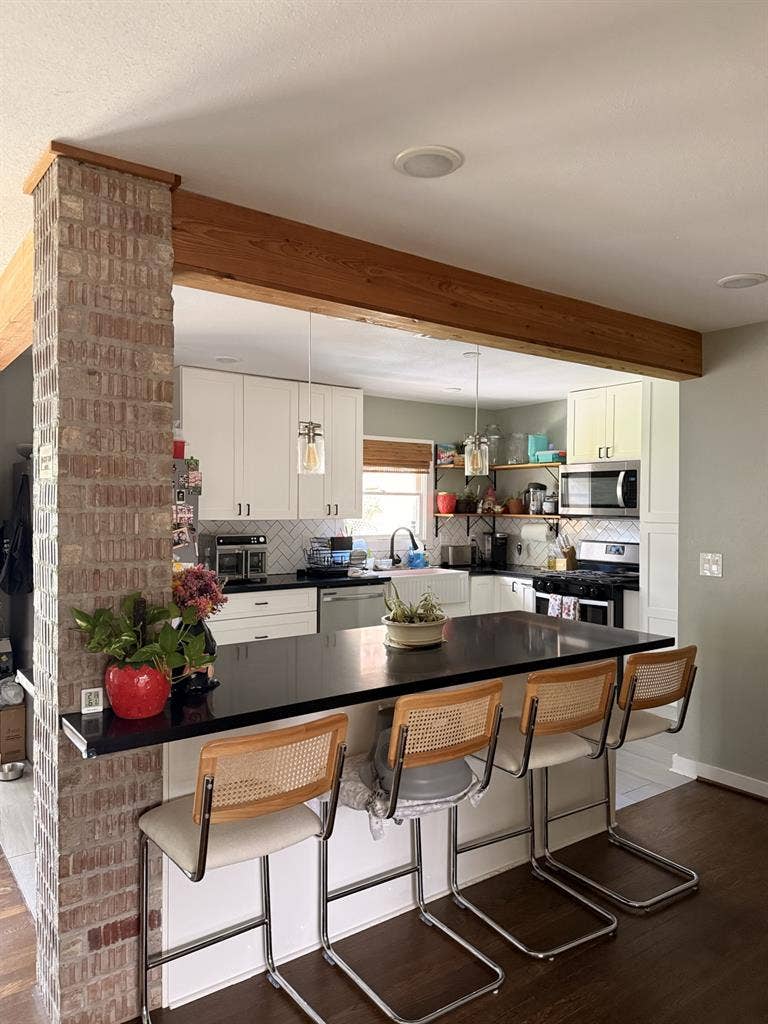 Roommate needed / 3 bedroom 2 bath