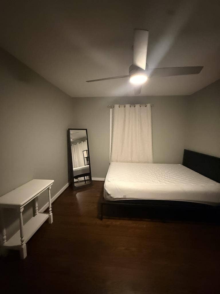 Roommate needed / 3 bedroom 2 bath
