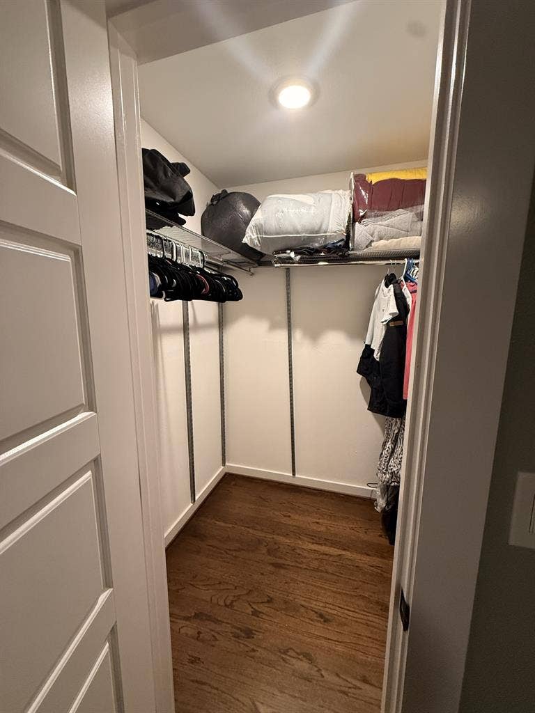 Roommate needed / 3 bedroom 2 bath