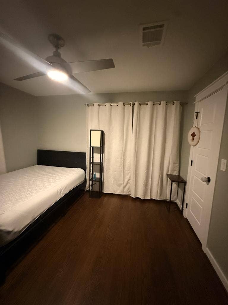 Roommate needed / 3 bedroom 2 bath