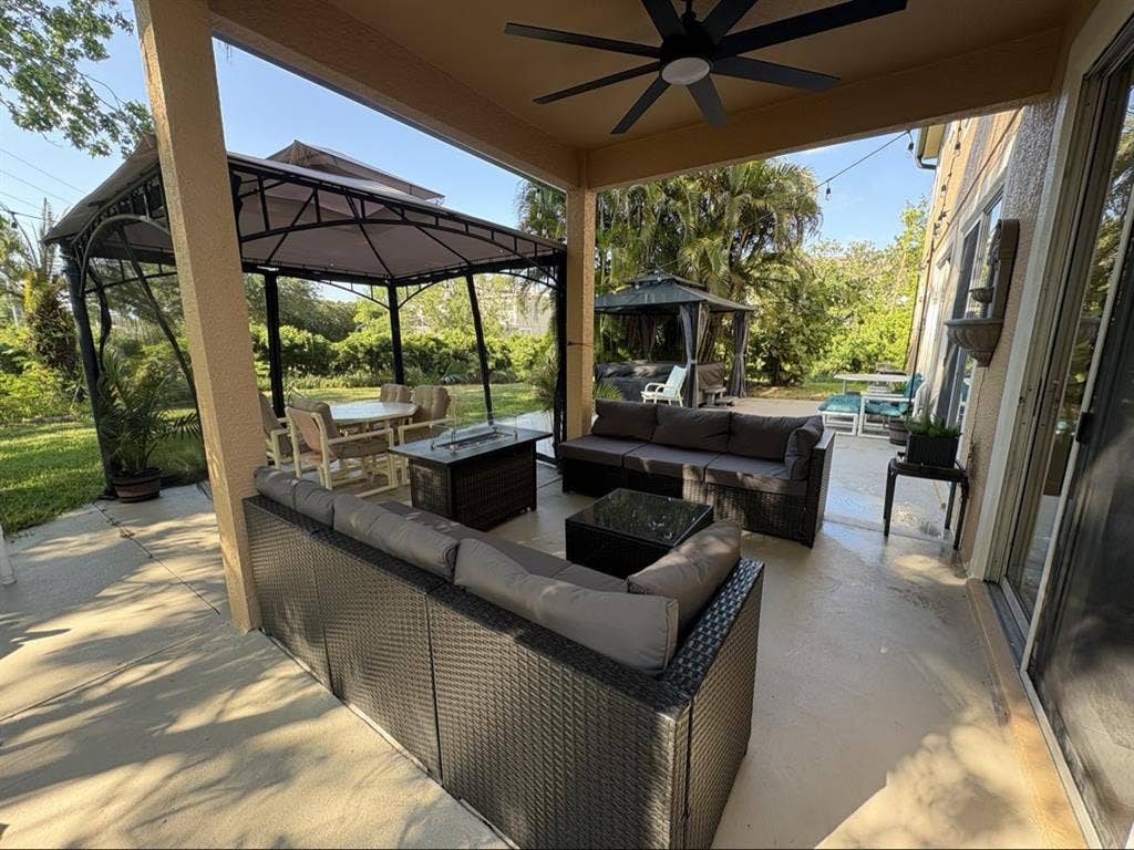 Dr. Phillips-Furnished Junior Suite