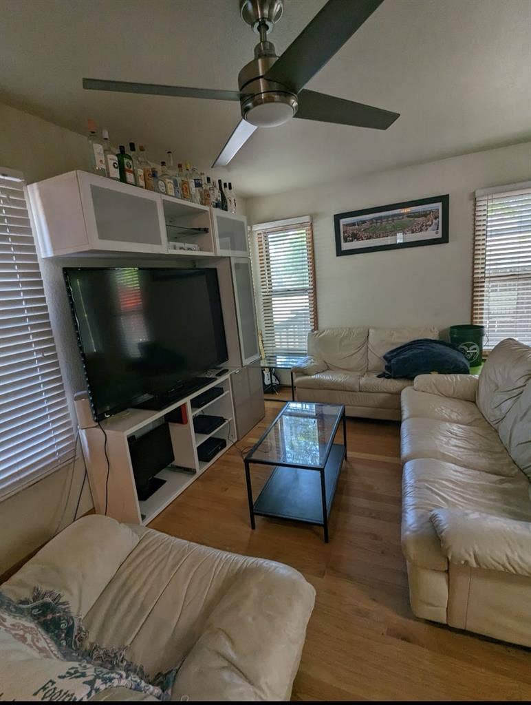 Room Available Mid August!