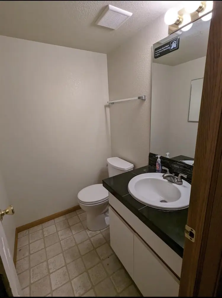 Room Available Mid August!