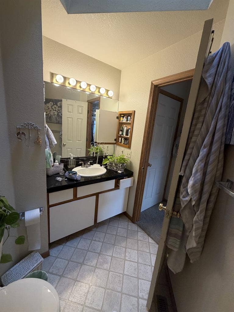 Room Available Mid August!