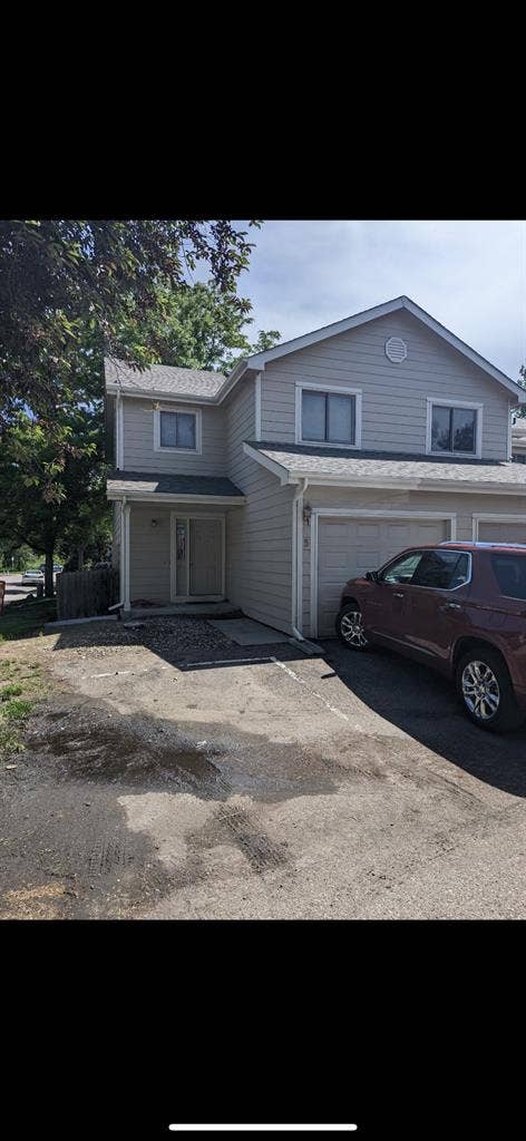 Room Available Mid August!