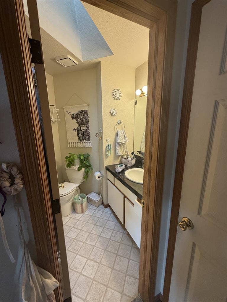 Room Available Mid August!