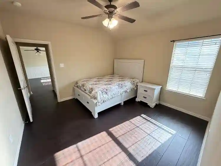 Upscale Single Bedroom Private Bath