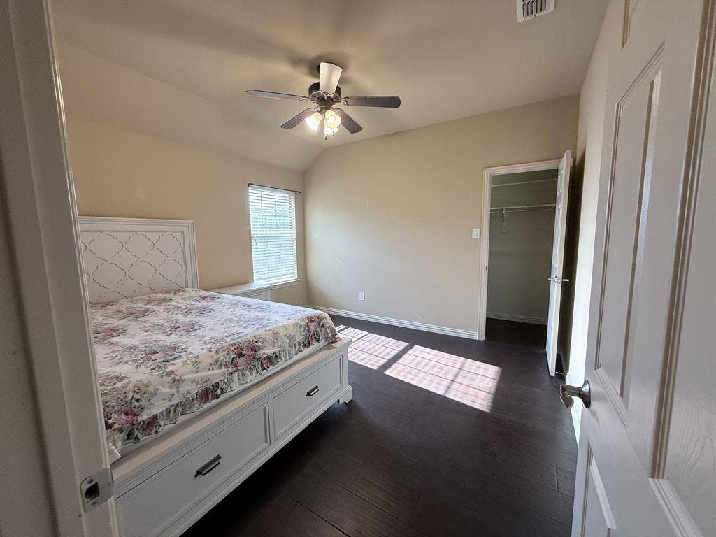 Upscale Single Bedroom Private Bath