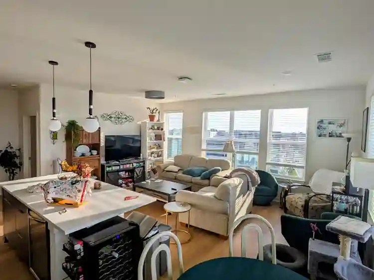 Unfurnished room w pr bath in 2b 2b
