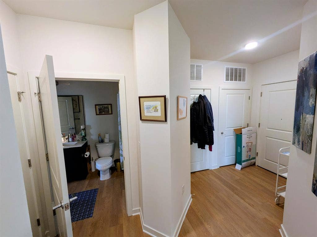 Unfurnished room w pr bath in 2b 2b