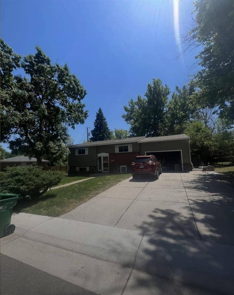 Looking for One roommate