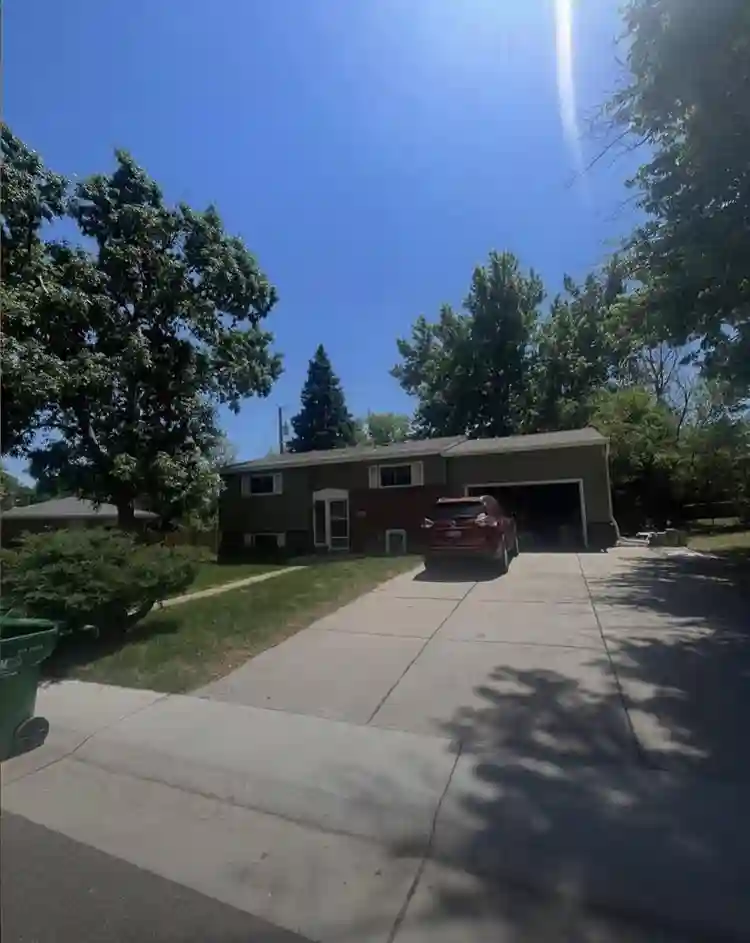 Looking for One roommate
