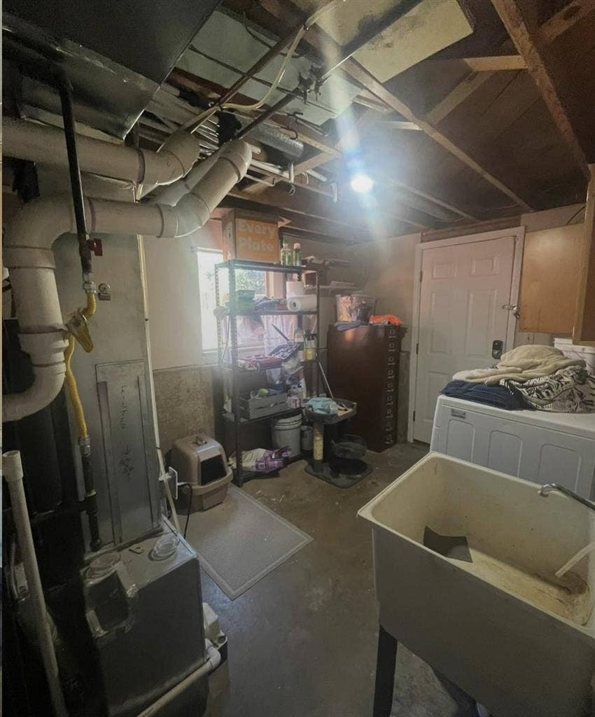 Looking for One roommate