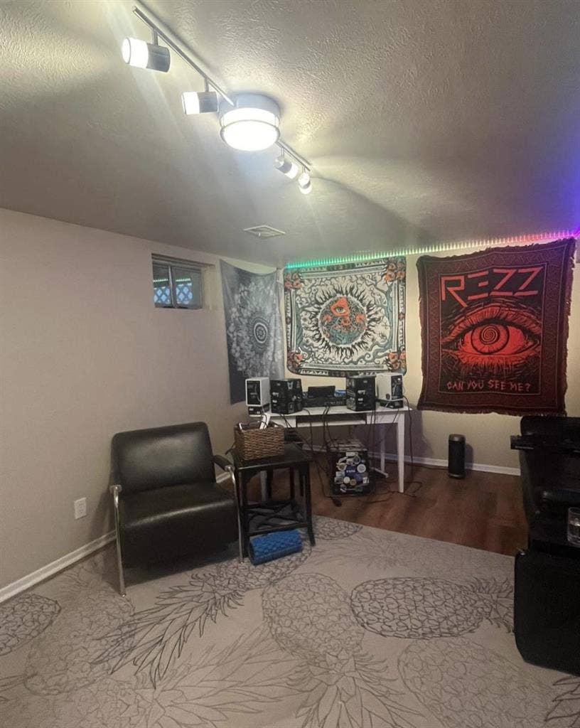 Looking for One roommate