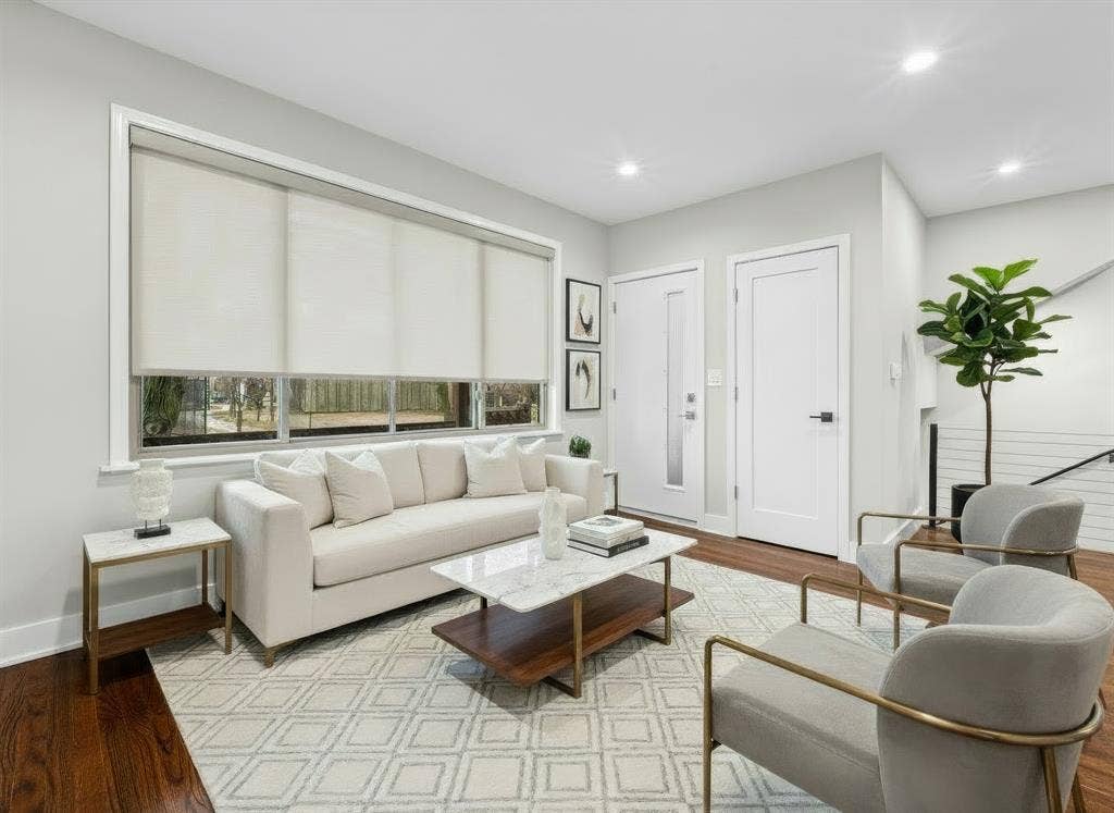 5BR/2BA Renovated Two-Level Duplex