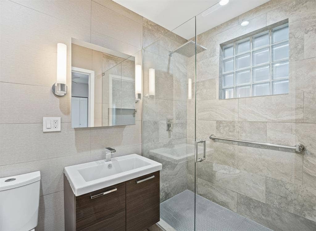 5BR/2BA Renovated Two-Level Duplex